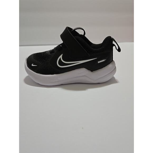 Nike Cosmic Runner TD (toddler ) HM4401 black and white sneaker NIB sz 3C - Picture 5 of 13